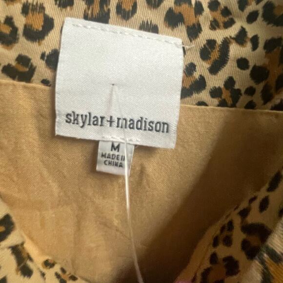 Skylar + Madison Cheetah Mini Dress Size Medium Jumper Buttons Leopard - Picture 2 of 3